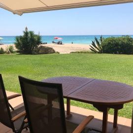 Amazing in front of the sea apartment, Hotel in Comarruga