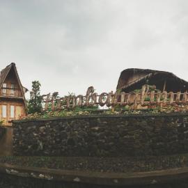 Balkondes Kembanglimus, hotel em Borobudur