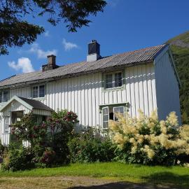 Gammelstua på Storsæter Gård, hotel Engeløyában