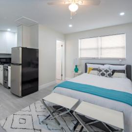 Modern Studio apt. 0.8 miles to the Beach