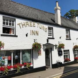 The Three Tuns、チェプストウのホテル