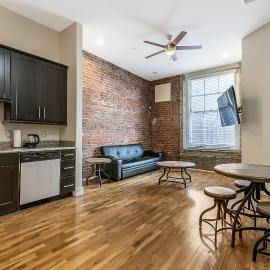Stunning Condos - Heart of NOLA - Walk Everywhere, hotel in New Orleans