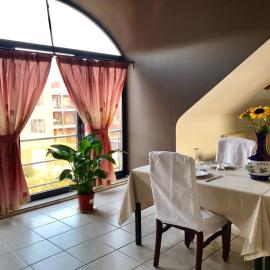 Viesnīca FANTASIA a spacious beautiful apartment & affordable pilsētā Nossegem
