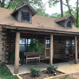 Cora's Main Log Cabin, Hotel in Tyler