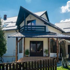 Casa Preto E Branco, khách sạn ở Moieciu de Jos