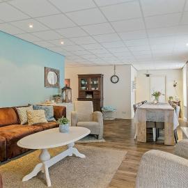 Sfeervol 6 persoons appartement - van alle gemakken voorzien!, hotel in Bakkeveen