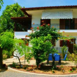 Platanos Apartment, hotel in Nea Moudania