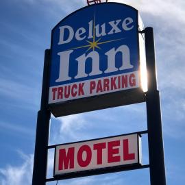 Deluxe Inn Motel，Sparks的飯店