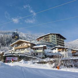 Hotel Waldfriede - Panoramic View Zillertal, hotel din Fügen