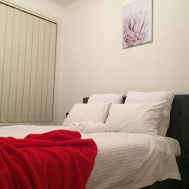 Tasha's Apartments on Kerry، فندق في Pennington