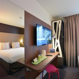 CAMPANILE PARIS - Clichy Centre, hotel en Clichy