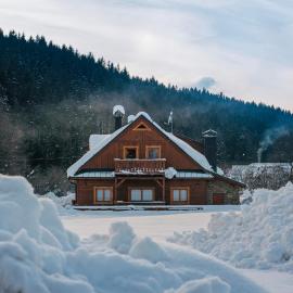 Pod Miloňovou, hotel a Velké Karlovice