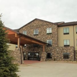 Little Missouri Inn & Suites New Town, hotel u gradu New Town