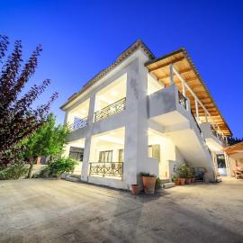 V and H House - Cozy & Ideal for Families, by ZanteWize, hotel a Kalipádhon