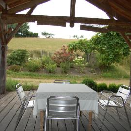 Clos de l'Arthonnet- Chambres d'hôtes avec cuisine d'été, proche Limoges, hotel a Flavignac