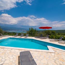 Holiday apartment Angelina with Seaview and swimming pool, hotel a Sužan