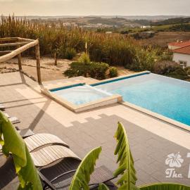 The Maverick Surfvillas, hótel í Lourinhã