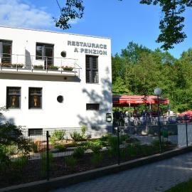 Restaurace a penzion Zděná Bouda