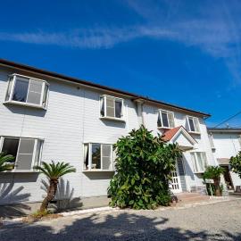 Beach Side Inn Shirahama، فندق في شيمودا