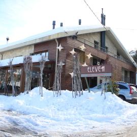 Eleven Hotel, готель у місті Кфардебян