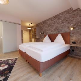 Viesnīca Hotel - Weinbar FAHR AWAY pilsētā Folkaha
