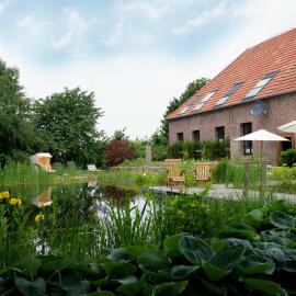 Lindenhof Gästehaus & Hofcafe، فندق في كرانينبورغ