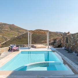 Wild View Mykonos، فندق في Merchia Beach