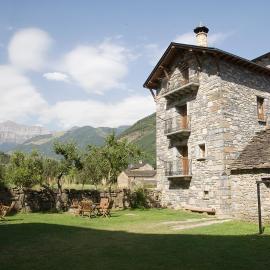 Apartamentos Casa Buisan, ξενοδοχείο σε Broto
