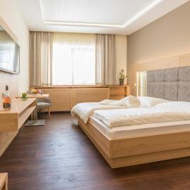 Weingut Breitenfelder, hotel sa Retz