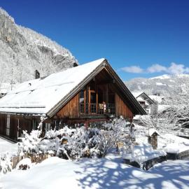 Haus am Wasserfall