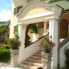 Piccolohotel Tempele Garni, hotel a San Candido