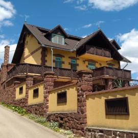Balatoni Panoráma Villa, hotel di Balatonalmadi