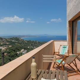 2 bedroom apartment in Begur center. Sea views terrace and pool Ref:H09
