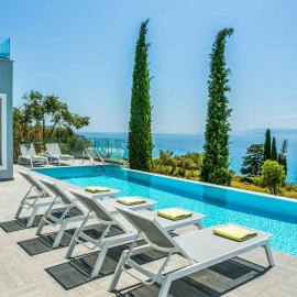 Villa Della Luna, hotel din Vlachata