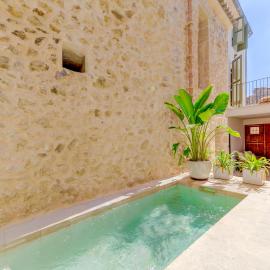Villa Alicanti 2 by Sealand Villas, hotel Pollençában