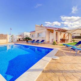 Can Gelaberts by Sealand Villas, хотел в Muro