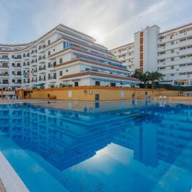 Seguro Spacious apartment with roomy terrace, newly renovated