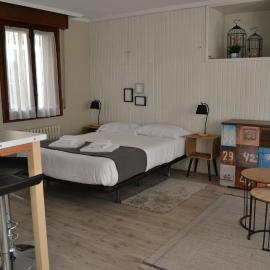 Tres Puentes Anguiano Apartamentos y Hostal, ξενοδοχείο σε Anguiano