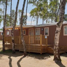 Mobil Homes XXL2 4 chambres - Camping Le Ranch des Volcans, hotel en Châtel-Guyon