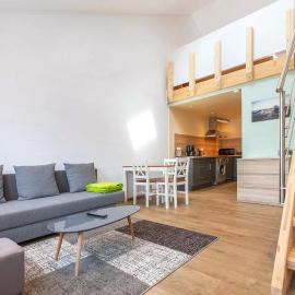 Domaine des Ecuries - Appartements meublés à Talloires, hotel in Talloires