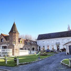 Gîte de la Tourelle - Confort et authenticité entre Arras et Albert, Hotel in Souastre
