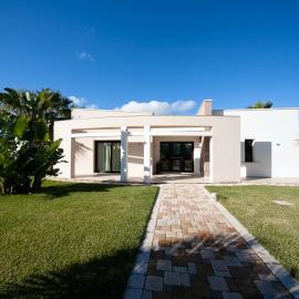 La Casa di Flò Luxury Rooms, מלון באלציו