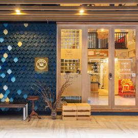 Kinnon Deluxe Hostel Coworking Cafe