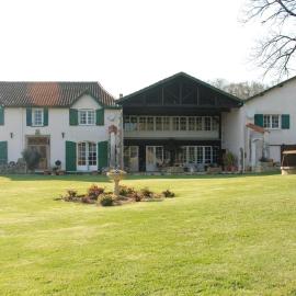 Domaine Sainte Barthe, entre Marciac et Nogaro, hotel in Aignan