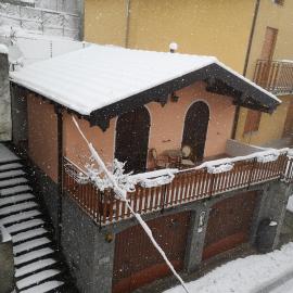 Chalet con Piscina, hotel en Garzeno