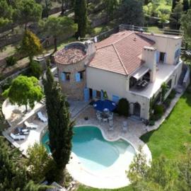 Villa de caractère climatisée avec piscine et sauna sans vis a vis 5 ch et 3 SDB