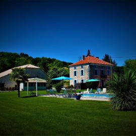 Gîtes Grand Pré ! et la Roulotte de Roquecor