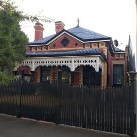 Unique CBD home, hotel u gradu Bendigo