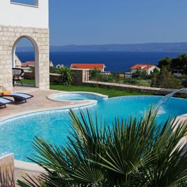 Villa Nera, hotel v Boli