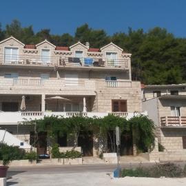 Apartmani Ina, Hotel in Povlja